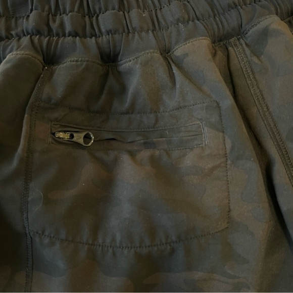 LULULEMON Hotty Hot Short
Savasana Camo Black Drawstring Pocket 4 Mesh Elastic - Picture 13 of 14